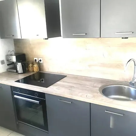 Confort Piscine Apartment *